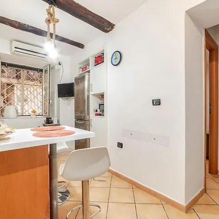 アパート Nfa Nikyfigurellapartament ナポリ